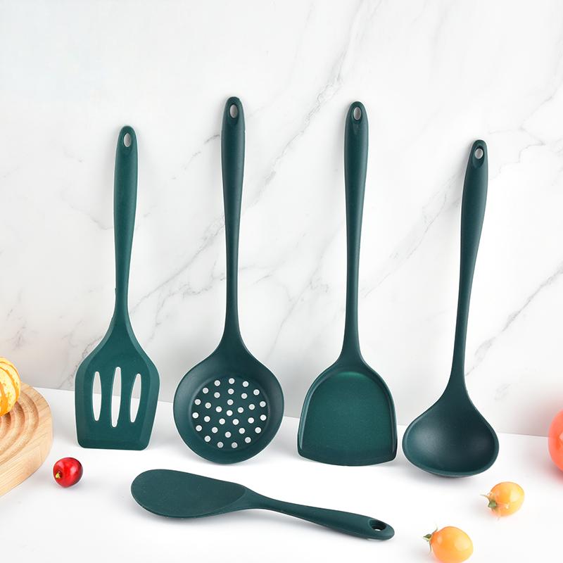 Kitchen Gadgets Green - 5 個の食品グレードのシリコーンキッチン用品セット耐熱性ノンスティックスパチュラお玉穴付きスプーン調理ツールグリーン