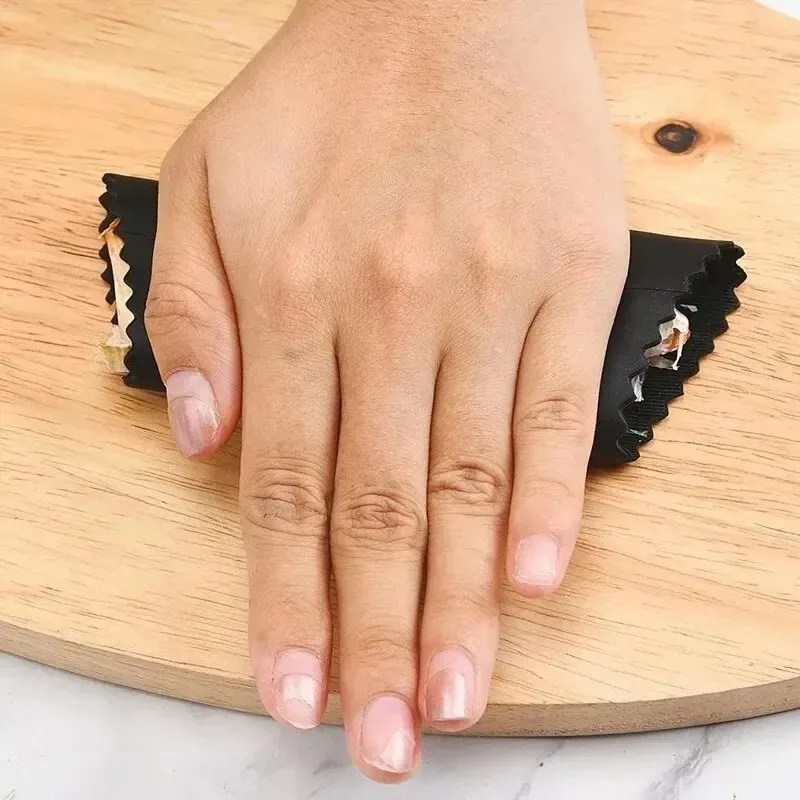 ニンニクストリッパーチューブピーリングニンニクピーリングシリ - Kitchen Gadgets That Are Useful のレビューと価格