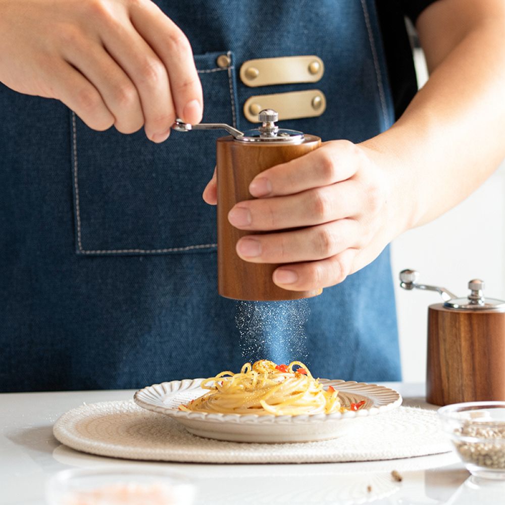 無垢材製のペッパーミル、手動式塩挽き器、キッチン用品、調理器 - Kitchen Gadgets Essential のレビューと価格