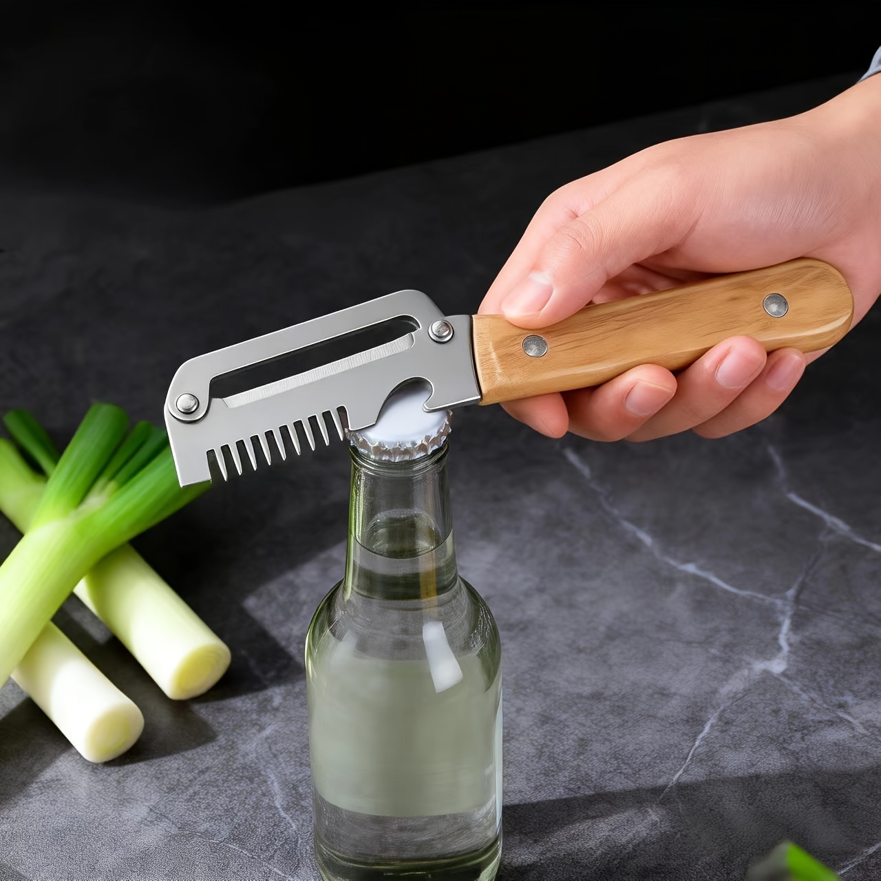 3-in-1多機能玉ねぎカッター、ピーラー、ボトルオープナー - Kitchen Gadgets Green のレビューと価格